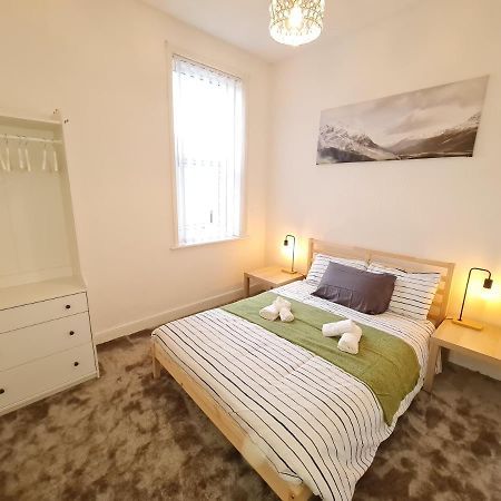 Large 3 Bed Flat, Free Parking Apartment Newcastle upon Tyne Luaran gambar