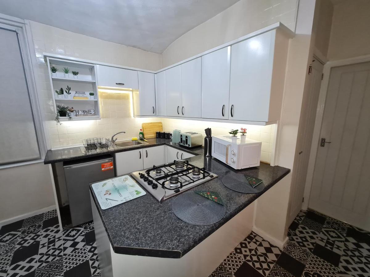 Large 3 Bed Flat, Free Parking Apartment Newcastle upon Tyne Luaran gambar