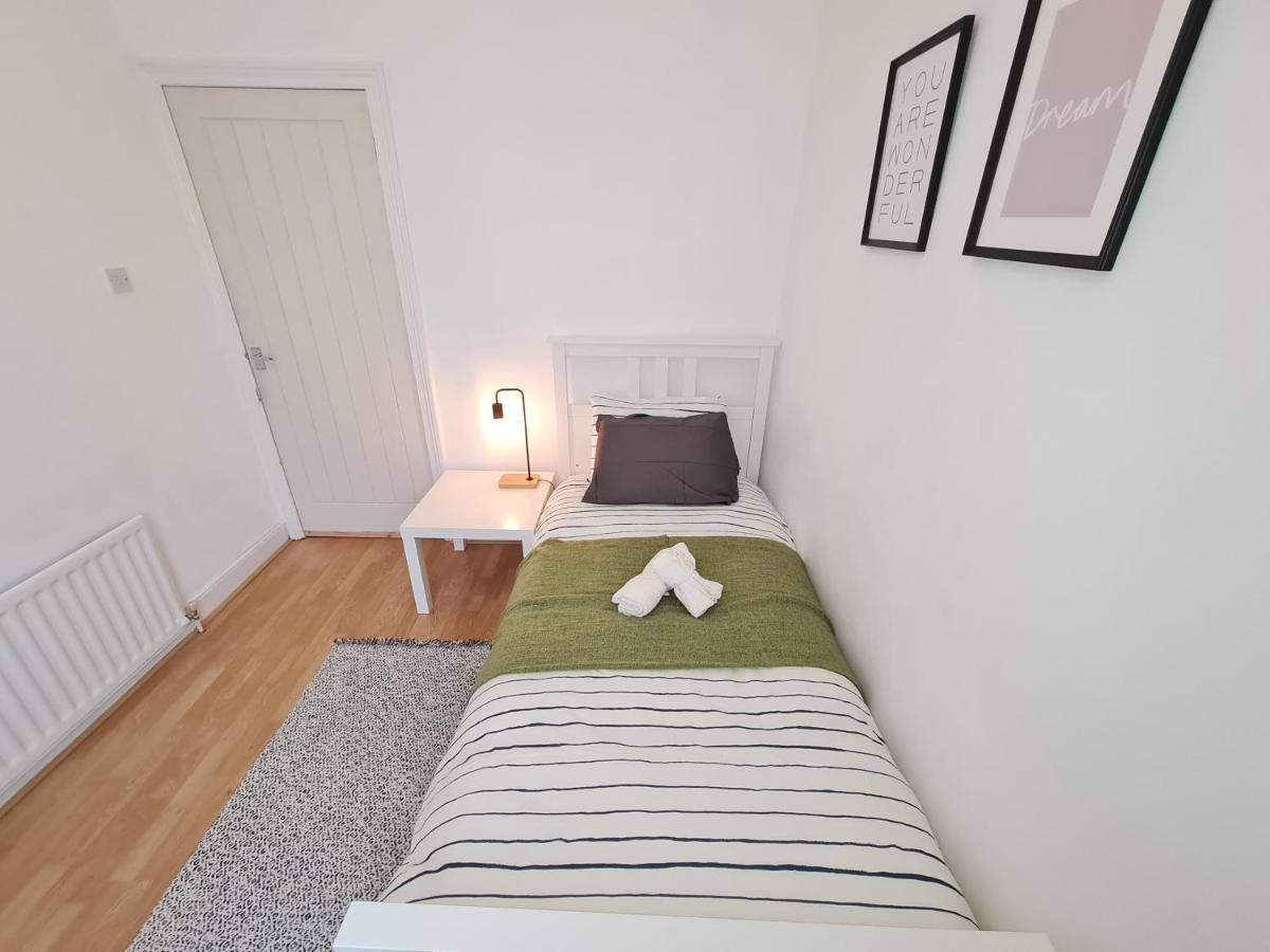Large 3 Bed Flat, Free Parking Apartment Newcastle upon Tyne Luaran gambar