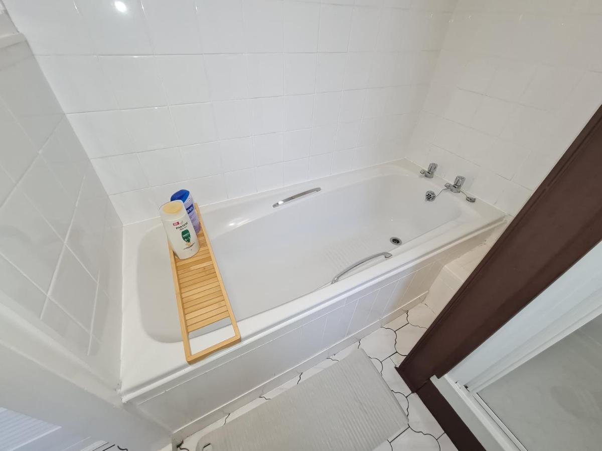 Large 3 Bed Flat, Free Parking Apartment Newcastle upon Tyne Luaran gambar