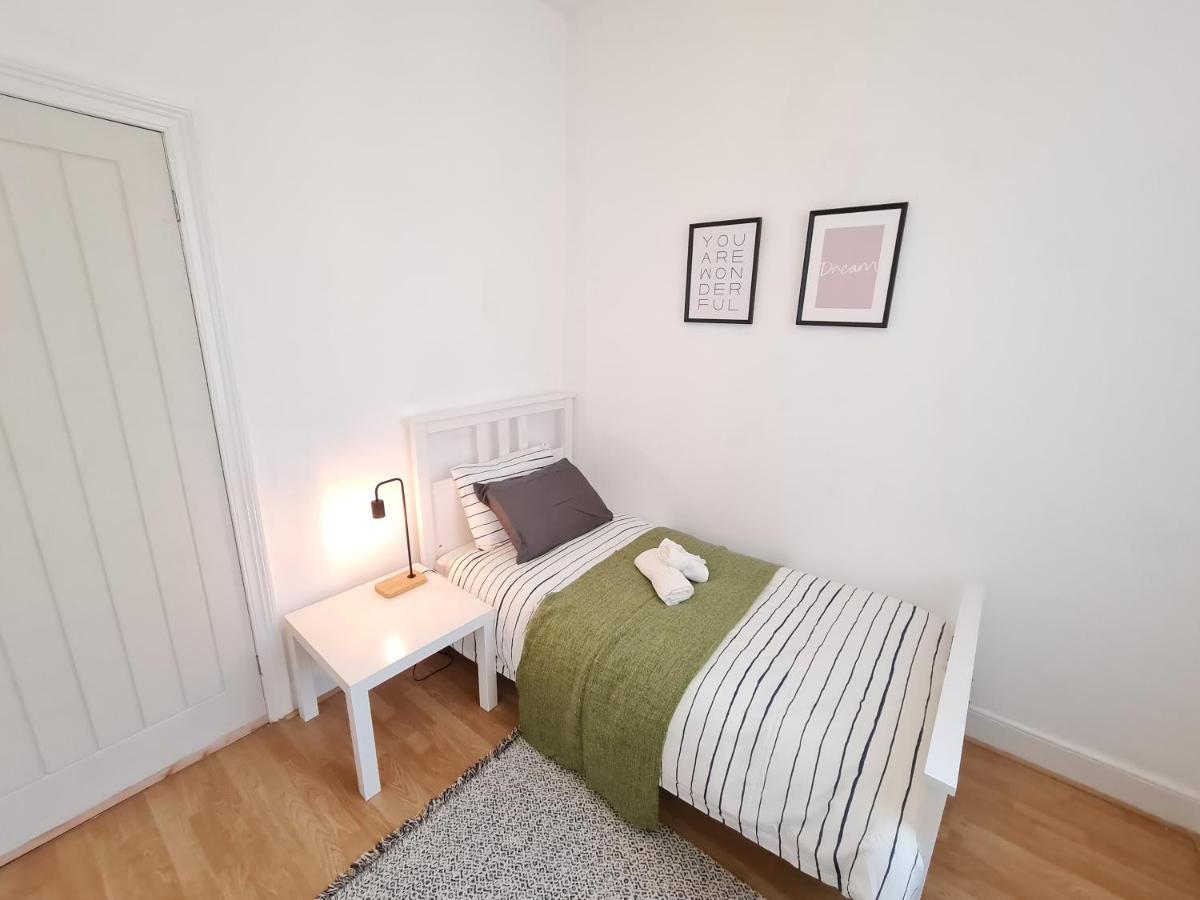 Large 3 Bed Flat, Free Parking Apartment Newcastle upon Tyne Luaran gambar