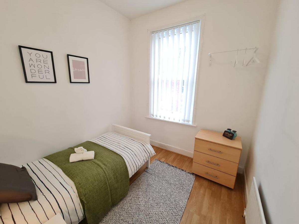 Large 3 Bed Flat, Free Parking Apartment Newcastle upon Tyne Luaran gambar